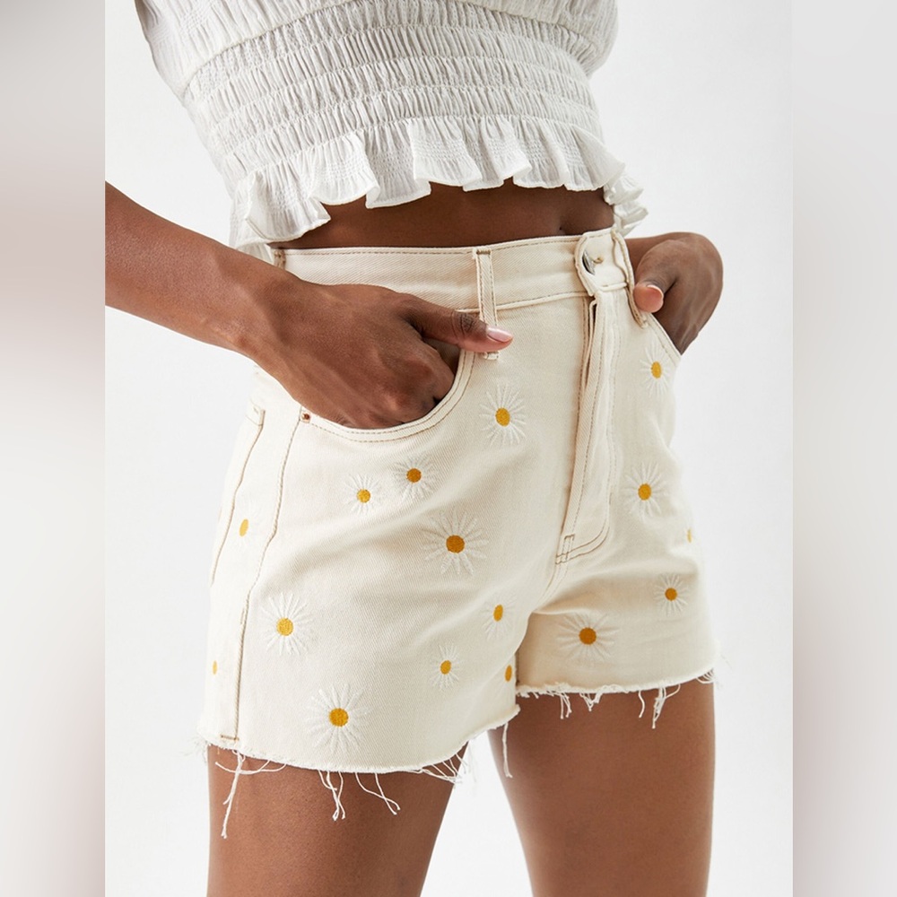 Khaki + Blue | High Rise Daisy Embroidered Denim Shorts - Boho Chic - NWT